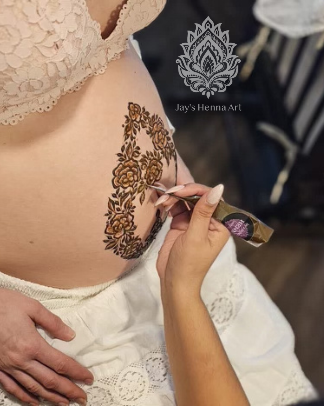 Prenatal Henna | Henna Session