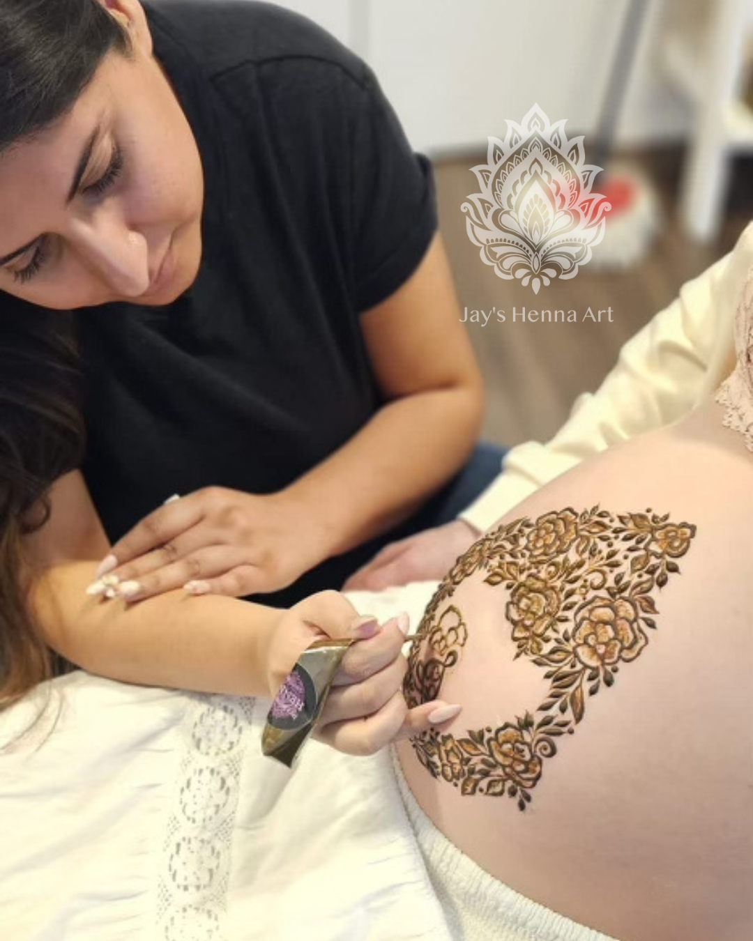 Prenatal Henna | Henna Session